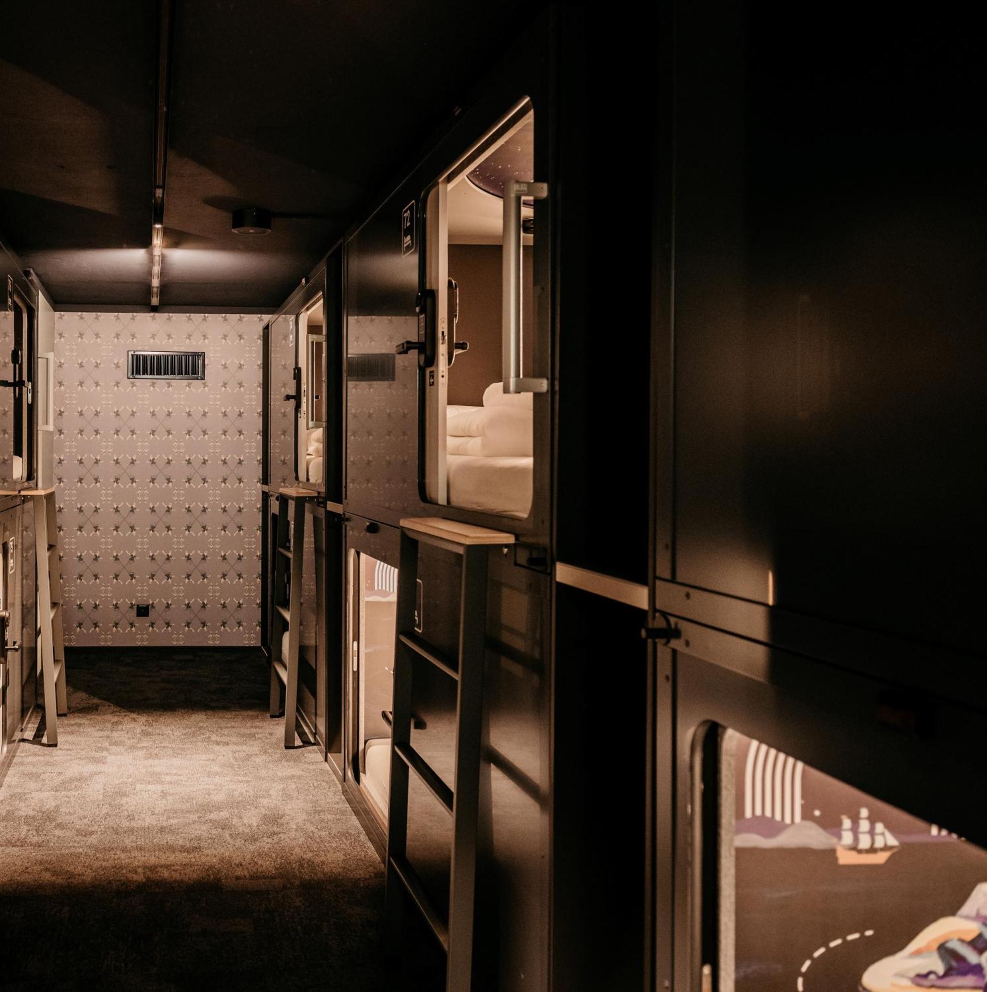Capsule Hotel - Lucerne Old Town Zewnętrze zdjęcie